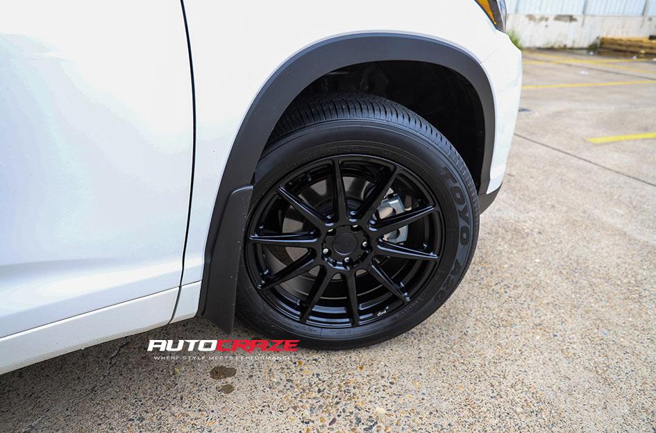 TOYOTA-KLUGER-ESSEN-SATIN-BLACK